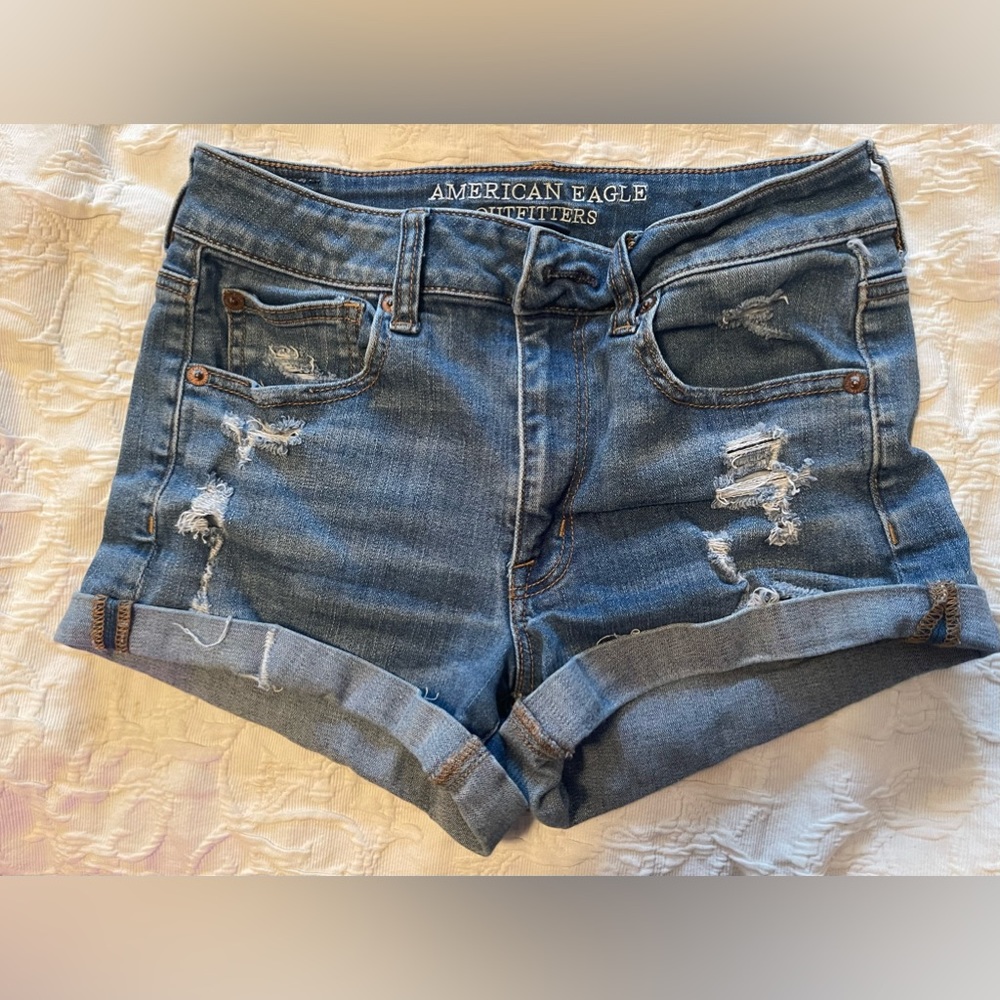 SOLD AE shorts sz 6
